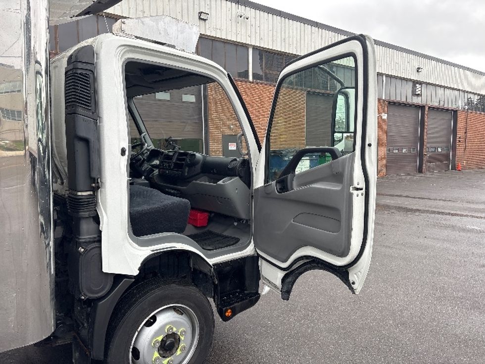 Refrigerated Truck-Light and Medium Duty Trucks-Hino-2019-195-Mississauga-ON-359,358\n\t\tkm-$ 39,500 - Image 19