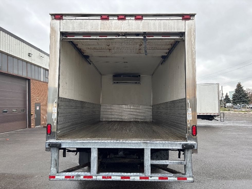 Refrigerated Truck-Light and Medium Duty Trucks-Hino-2019-195-Mississauga-ON-359,358\n\t\tkm-$ 39,500 - Image 8