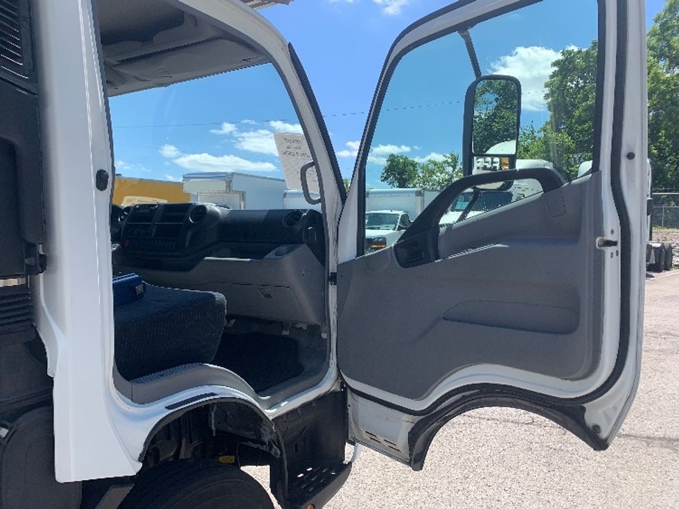 Refrigerated Truck-Light and Medium Duty Trucks-Hino-2019-195-Nashville (Mount Juliet)-TN-144,118\n\t\tmiles-$ 46,250 - Image 20