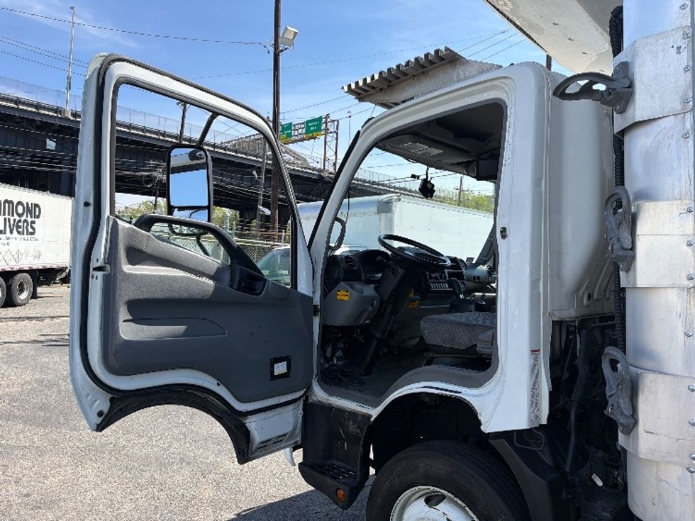 Refrigerated Truck-Light and Medium Duty Trucks-Hino-2019-195-North Bergen-NJ-96,103\n\t\tmiles-$ 49,750 - Image 16