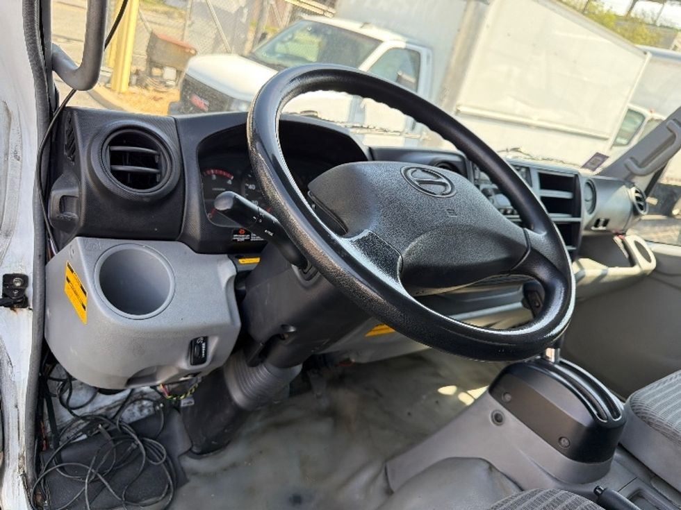 Refrigerated Truck-Light and Medium Duty Trucks-Hino-2019-195-North Bergen-NJ-96,103\n\t\tmiles-$ 49,750 - Image 17