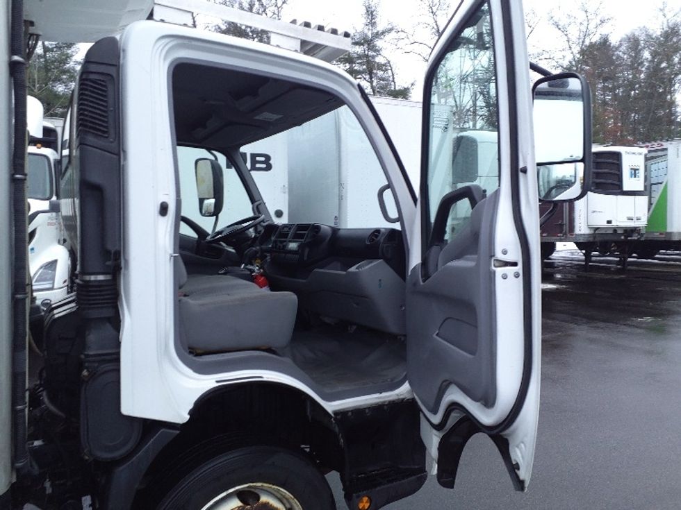 Refrigerated Truck-Light and Medium Duty Trucks-Hino-2019-195-Norton-MA-92,670\n\t\tmiles-$ 47,500 - Image 20