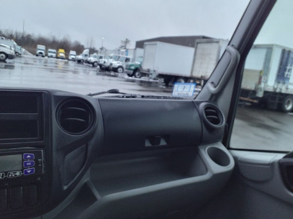 Refrigerated Truck-Light and Medium Duty Trucks-Hino-2019-195-Norton-MA-92,670\n\t\tmiles-$ 47,500 - Image 21