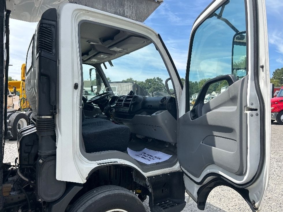 Refrigerated Truck-Light and Medium Duty Trucks-Hino-2019-195-Prince George-VA-119,122\n\t\tmiles-$ 52,750 - Image 20