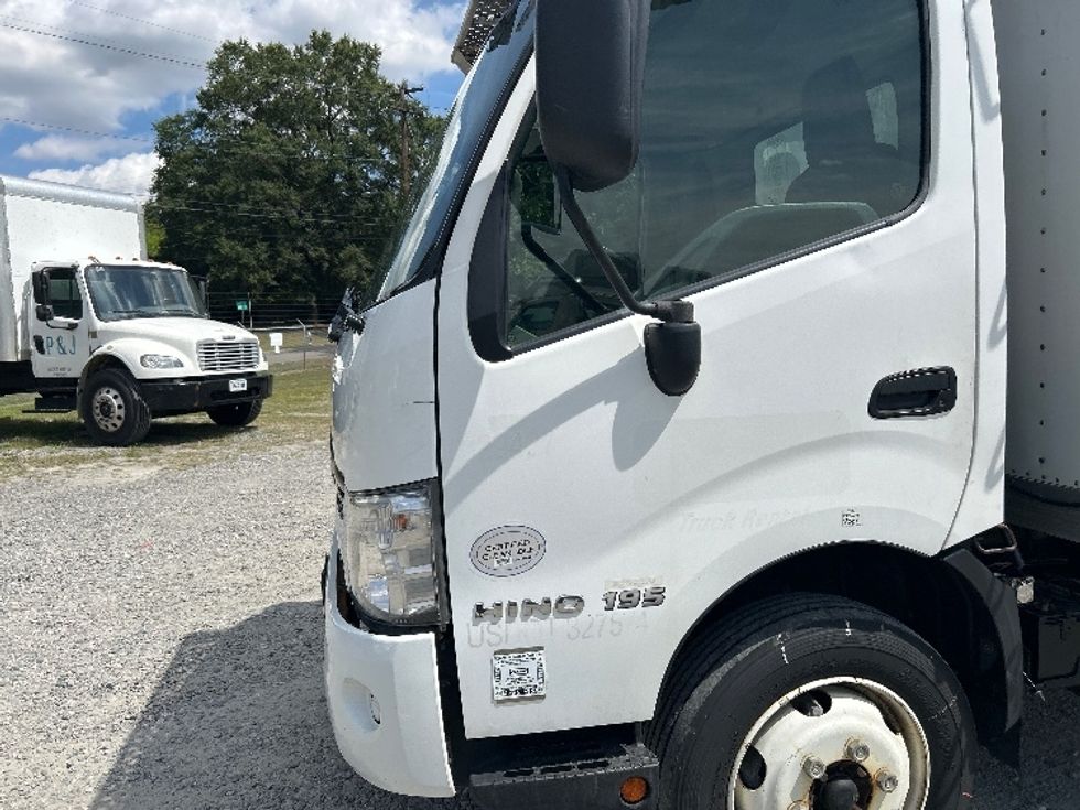 Refrigerated Truck-Light and Medium Duty Trucks-Hino-2019-195-Prince George-VA-119,122\n\t\tmiles-$ 52,750 - Image 23