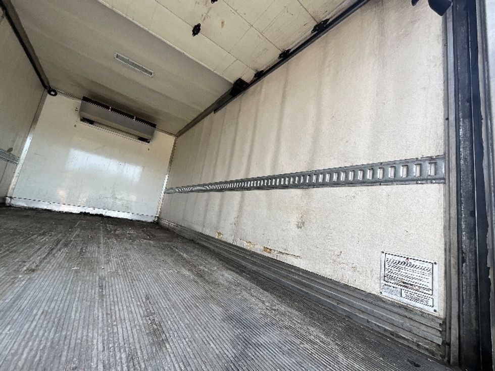 Refrigerated Truck-Light and Medium Duty Trucks-Hino-2019-195-Sterling-VA-92,720\n\t\tmiles-$ 52,250 - Image 12