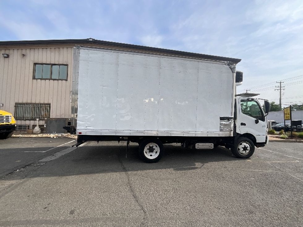 Refrigerated Truck-Light and Medium Duty Trucks-Hino-2019-195-Sterling-VA-92,720\n\t\tmiles-$ 52,250 - Image 15