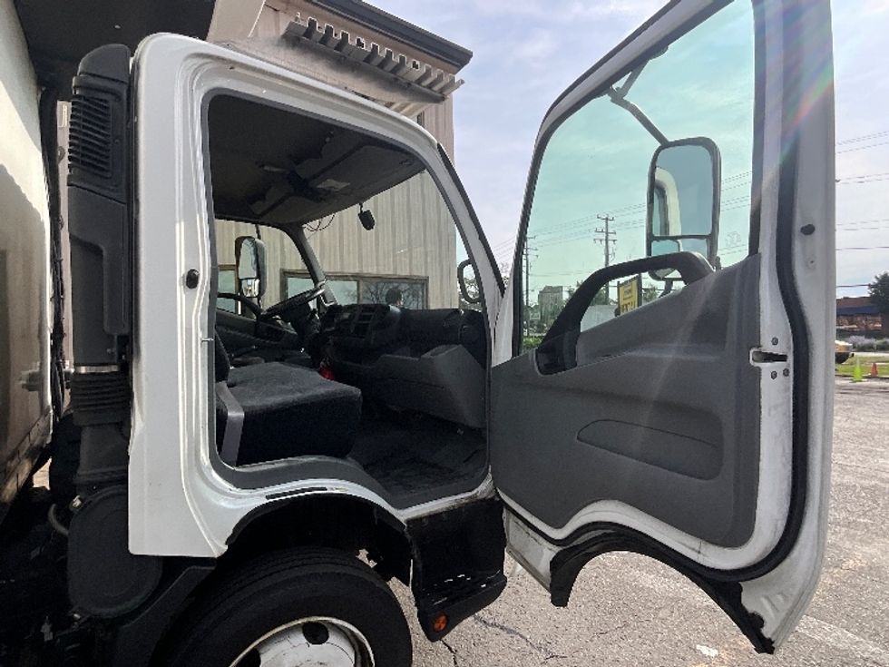 Refrigerated Truck-Light and Medium Duty Trucks-Hino-2019-195-Sterling-VA-92,720\n\t\tmiles-$ 52,250 - Image 20