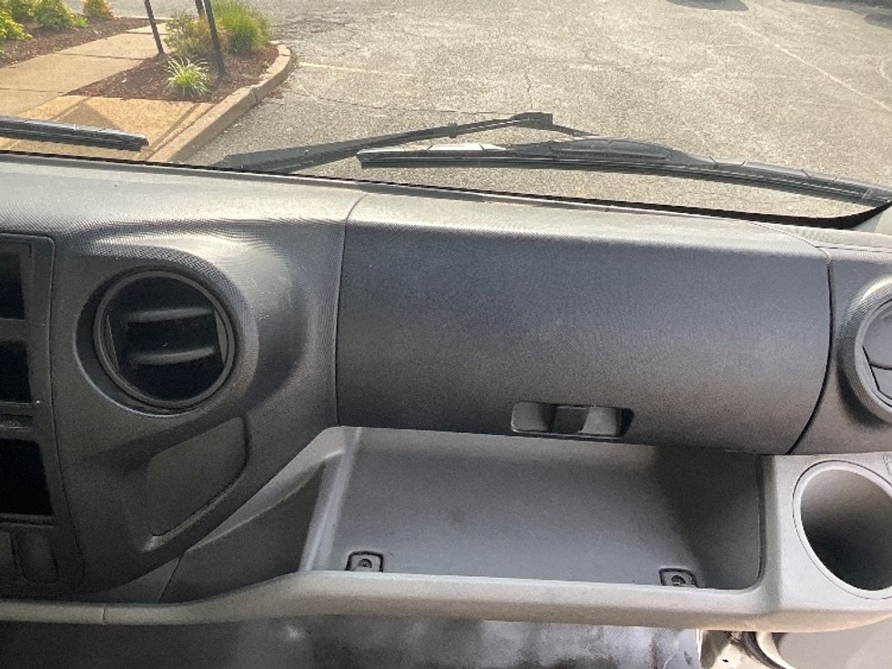 Refrigerated Truck-Light and Medium Duty Trucks-Hino-2019-195-Sterling-VA-92,720\n\t\tmiles-$ 52,250 - Image 21