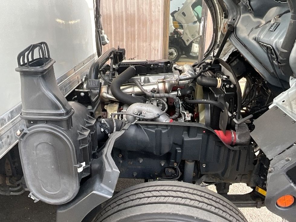 Refrigerated Truck-Light and Medium Duty Trucks-Hino-2019-195-Sterling-VA-92,720\n\t\tmiles-$ 52,250 - Image 23