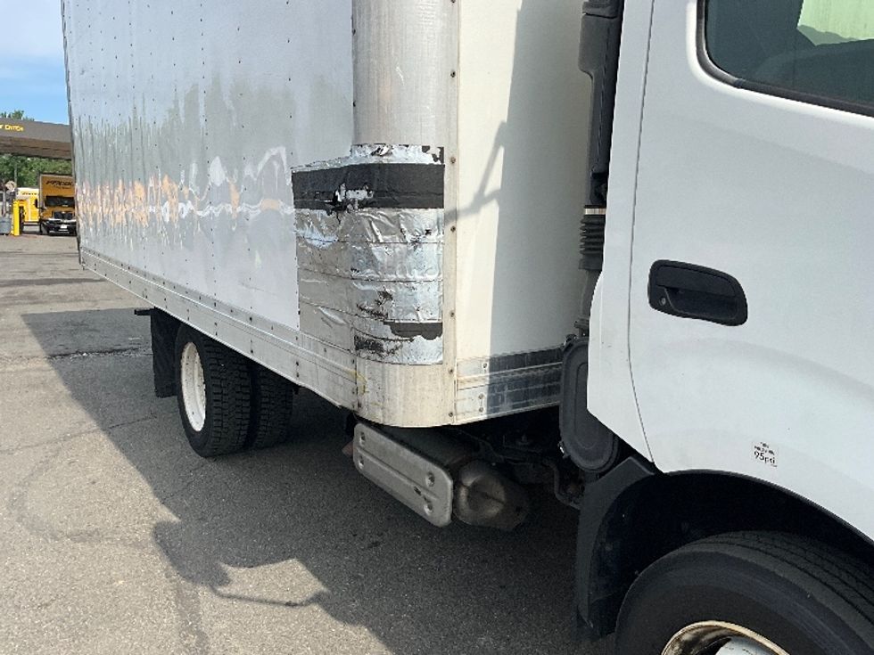 Refrigerated Truck-Light and Medium Duty Trucks-Hino-2019-195-Sterling-VA-92,720\n\t\tmiles-$ 52,250 - Image 25