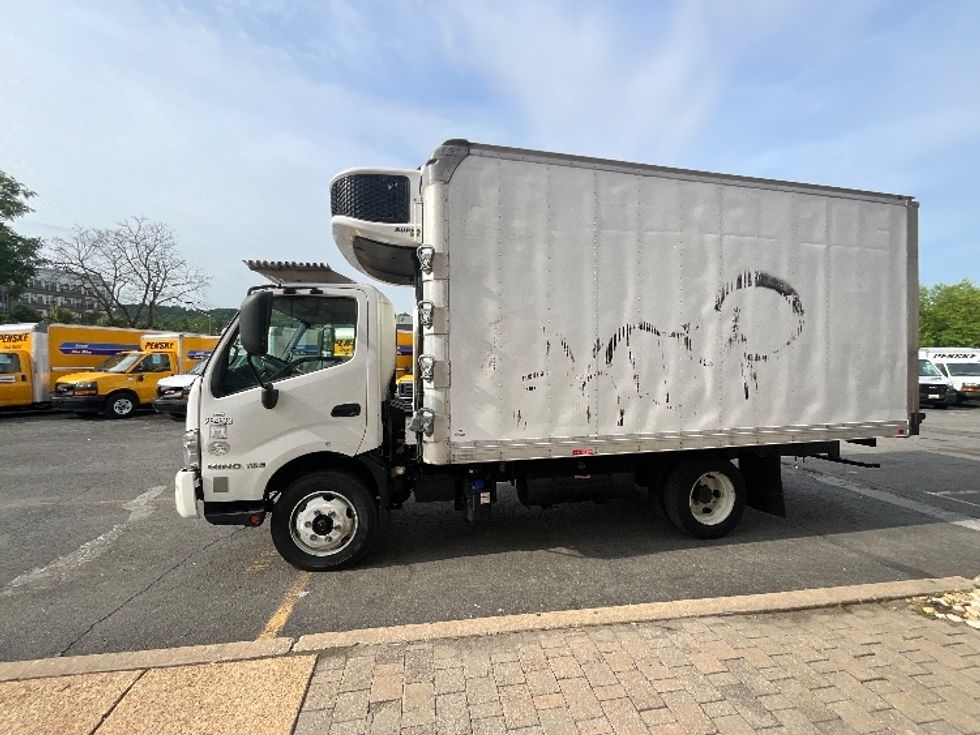Refrigerated Truck-Light and Medium Duty Trucks-Hino-2019-195-Sterling-VA-92,720\n\t\tmiles-$ 52,250 - Image 4