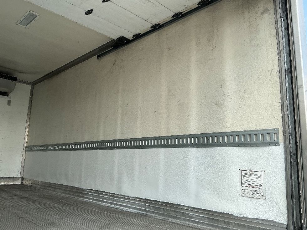 Refrigerated Truck-Light and Medium Duty Trucks-Hino-2019-195-Torrance-CA-112,661\n\t\tmiles-$ 52,250 - Image 12