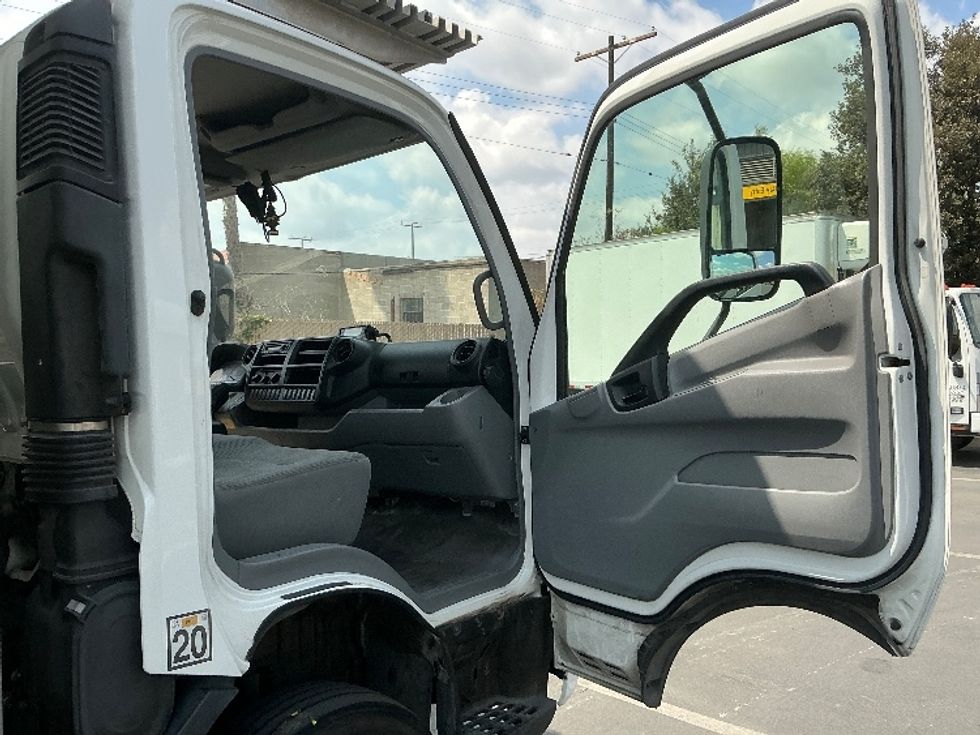 Refrigerated Truck-Light and Medium Duty Trucks-Hino-2019-195-Torrance-CA-112,661\n\t\tmiles-$ 52,250 - Image 20