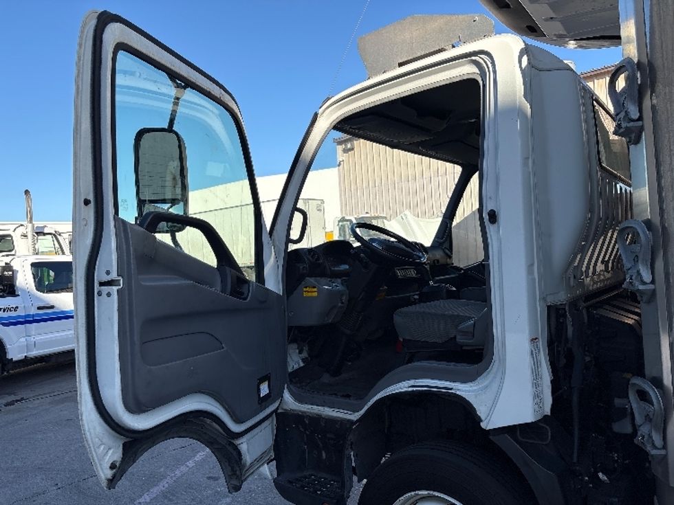 Refrigerated Truck-Light and Medium Duty Trucks-Hino-2019-195-Torrance-CA-150,887\n\t\tmiles-$ 46,750 - Image 16