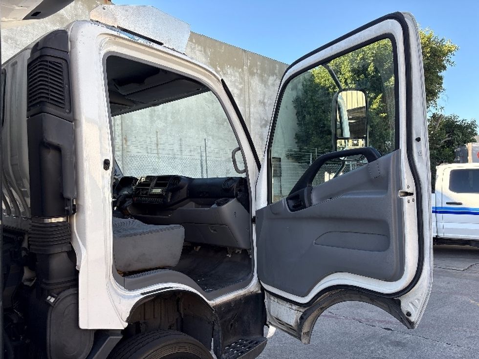 Refrigerated Truck-Light and Medium Duty Trucks-Hino-2019-195-Torrance-CA-150,887\n\t\tmiles-$ 46,750 - Image 20