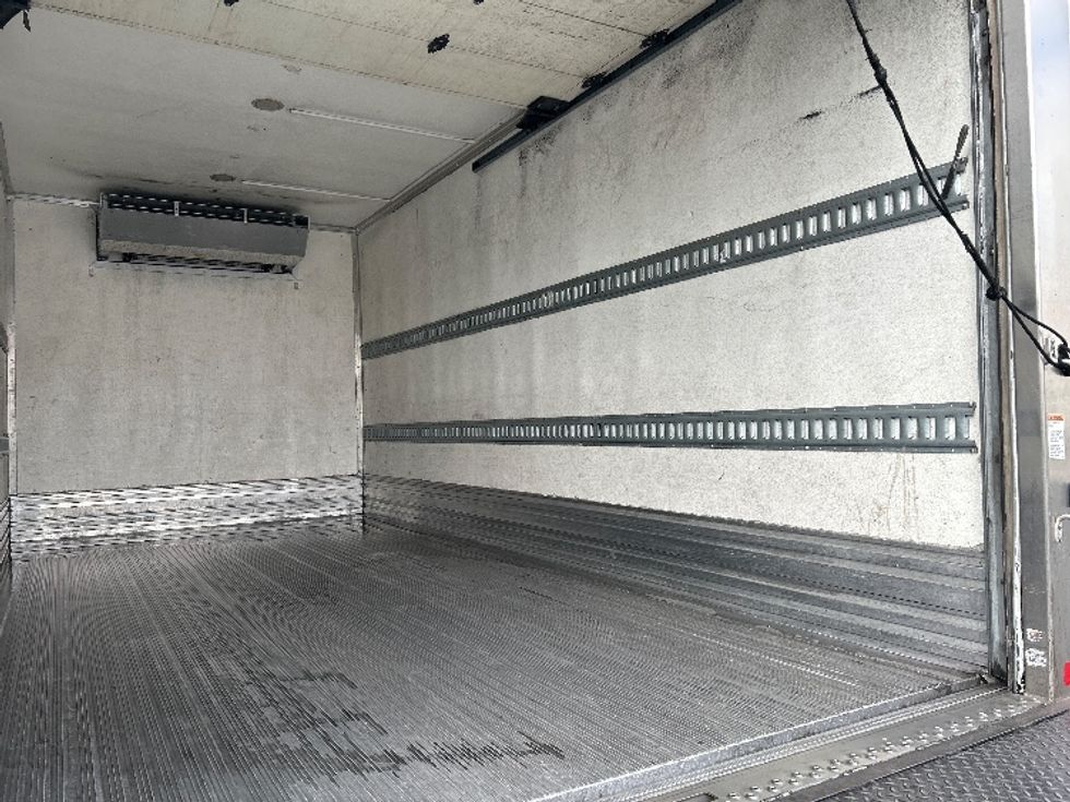 Refrigerated Truck-Light and Medium Duty Trucks-Hino-2019-195-Torrance-CA-156,356\n\t\tmiles-$ 48,500 - Image 12