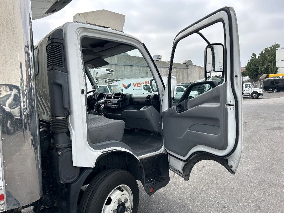 Refrigerated Truck-Light and Medium Duty Trucks-Hino-2019-195-Torrance-CA-156,356\n\t\tmiles-$ 48,500 - Image 20