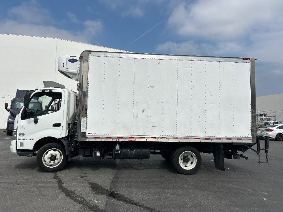 Refrigerated Truck-Light and Medium Duty Trucks-Hino-2019-195-Torrance-CA-156,356\n\t\tmiles-$ 48,500 - Image 4