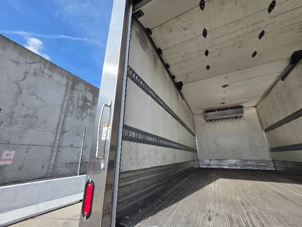 Refrigerated Truck-Light and Medium Duty Trucks-Hino-2019-195-Torrance-CA-177,291\n\t\tmiles-$ 42,750 - Image 11