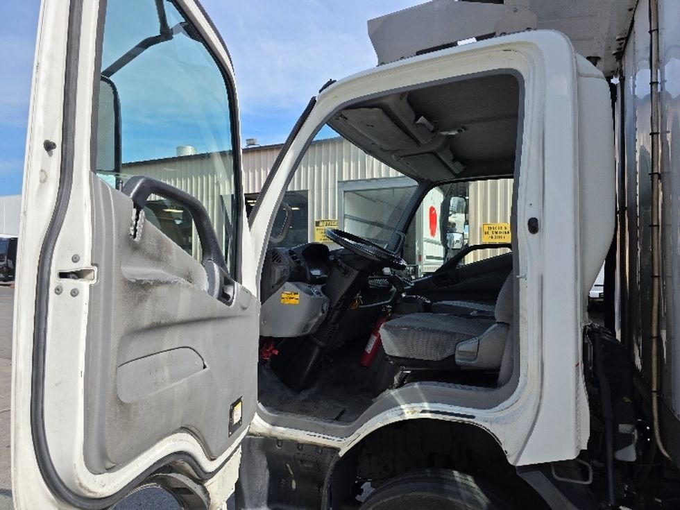 Refrigerated Truck-Light and Medium Duty Trucks-Hino-2019-195-Torrance-CA-177,291\n\t\tmiles-$ 42,750 - Image 16