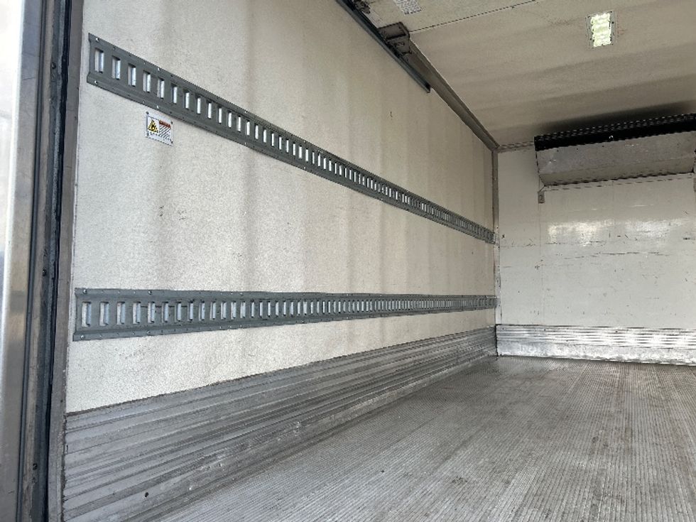 Refrigerated Truck-Light and Medium Duty Trucks-Hino-2019-195-West Sacramento-CA-115,145\n\t\tmiles-$ 52,250 - Image 11