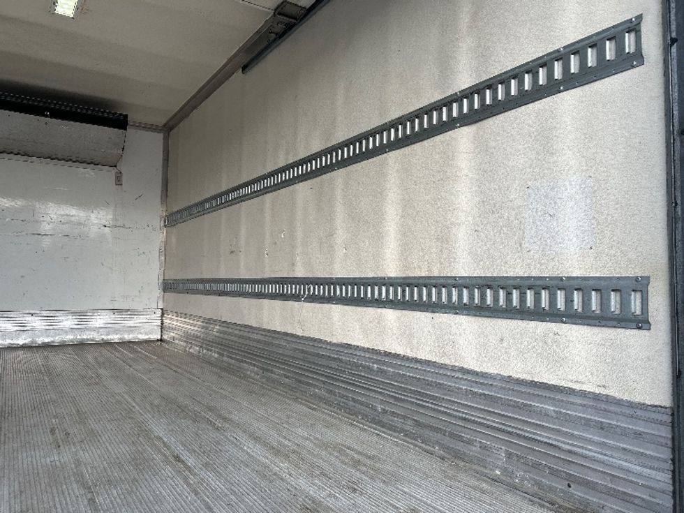 Refrigerated Truck-Light and Medium Duty Trucks-Hino-2019-195-West Sacramento-CA-115,145\n\t\tmiles-$ 52,250 - Image 12