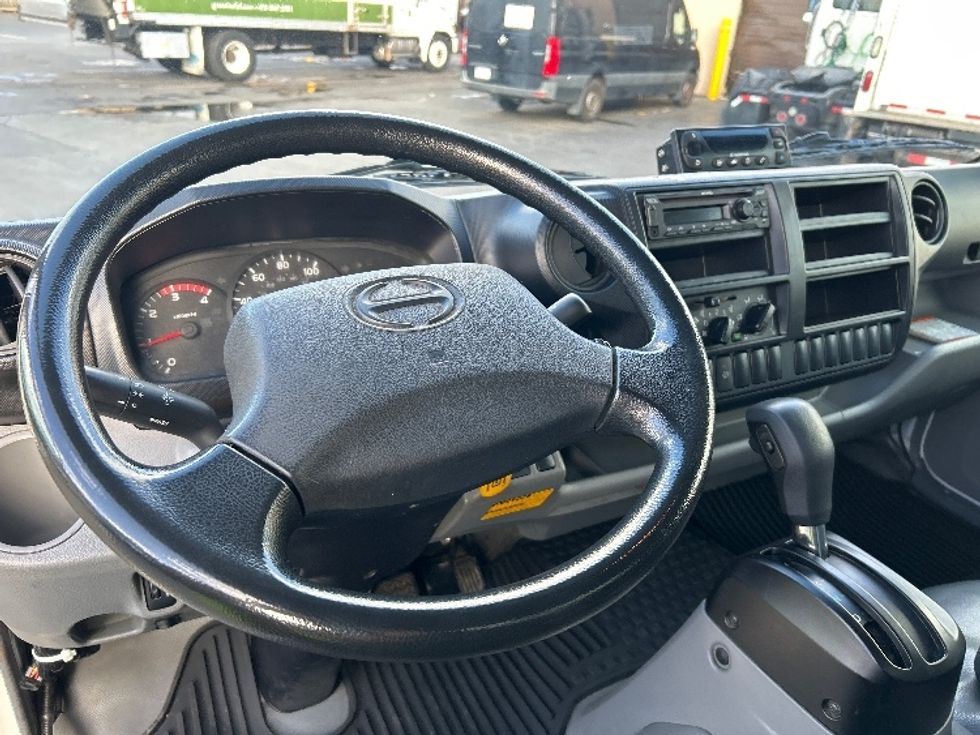 Refrigerated Truck-Light and Medium Duty Trucks-Hino-2019-195-West Sacramento-CA-115,145\n\t\tmiles-$ 52,250 - Image 17