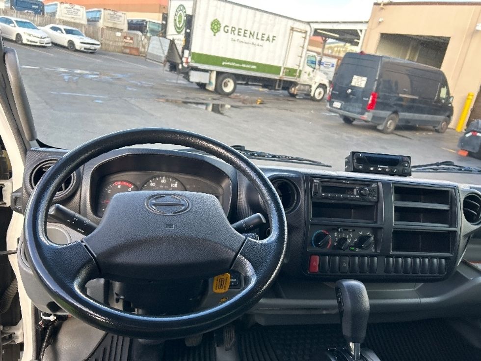 Refrigerated Truck-Light and Medium Duty Trucks-Hino-2019-195-West Sacramento-CA-115,145\n\t\tmiles-$ 52,250 - Image 18