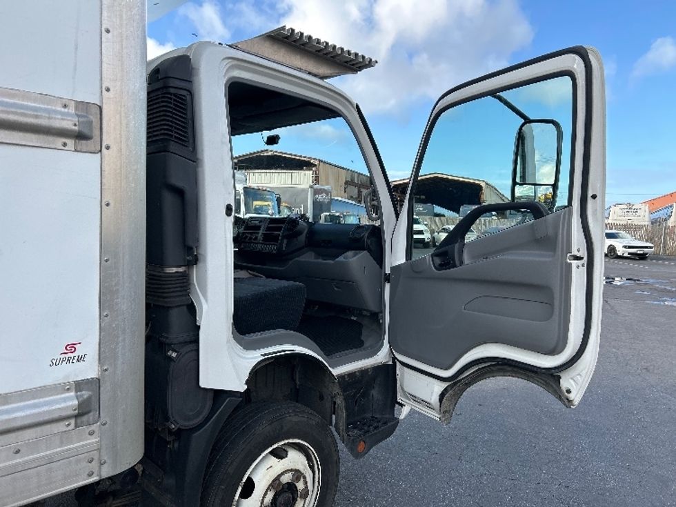 Refrigerated Truck-Light and Medium Duty Trucks-Hino-2019-195-West Sacramento-CA-115,145\n\t\tmiles-$ 52,250 - Image 20