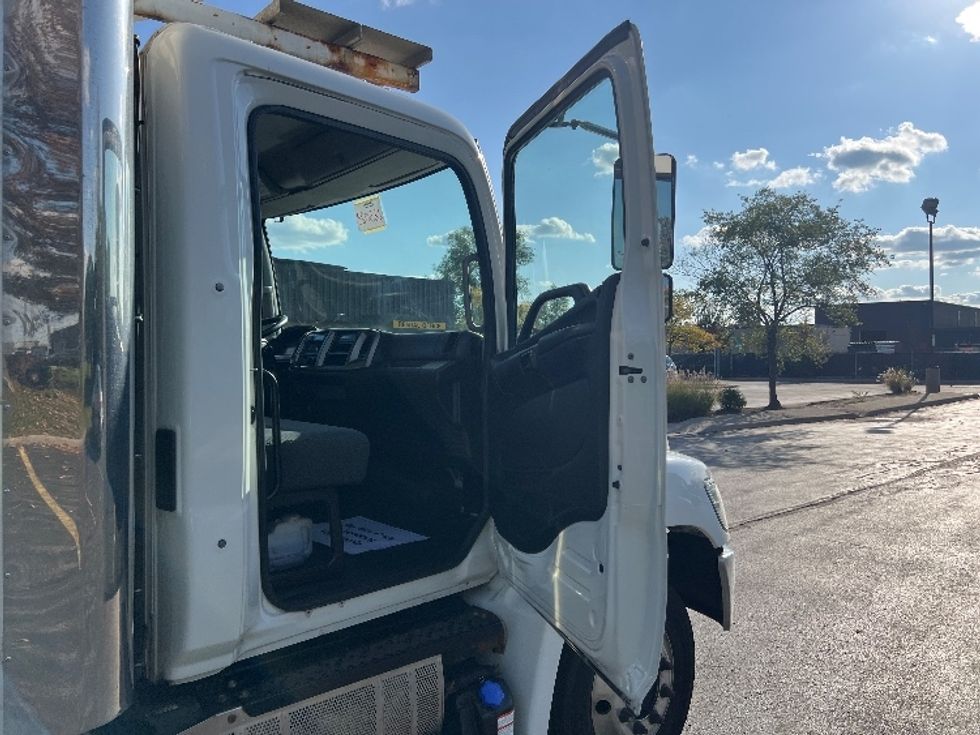 Refrigerated Truck-Light and Medium Duty Trucks-Hino-2019-258LP-Mississauga-ON-215,468\n\t\tkm-$ 71,250 - Image 19