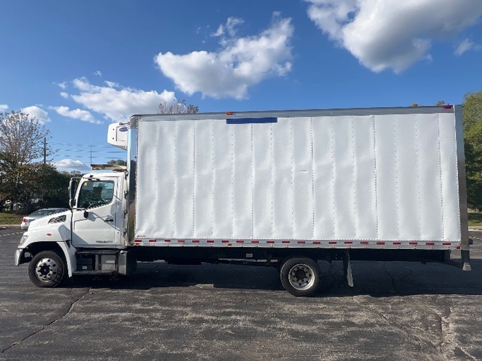 Refrigerated Truck-Light and Medium Duty Trucks-Hino-2019-258LP-Mississauga-ON-215,468\n\t\tkm-$ 71,250 - Image 4