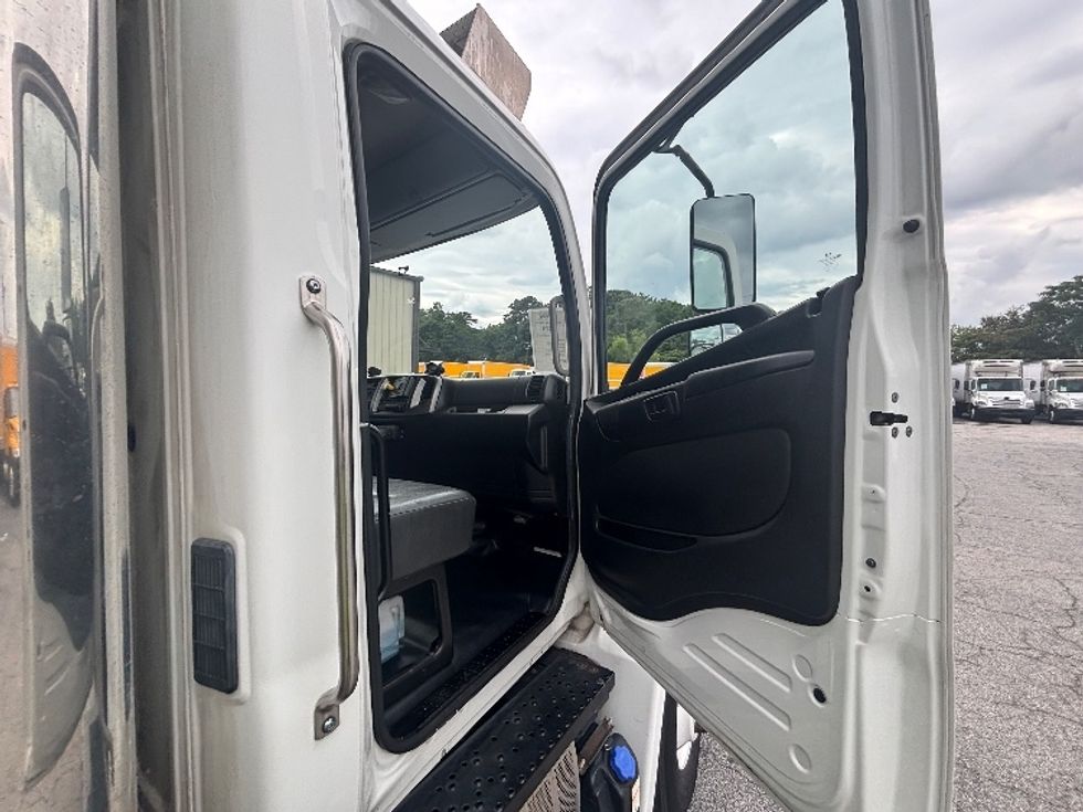 Refrigerated Truck-Light and Medium Duty Trucks-Hino-2019-268-Atlanta (Forest Park)-GA-281,680\n\t\tmiles-$ 39,750 - Image 20