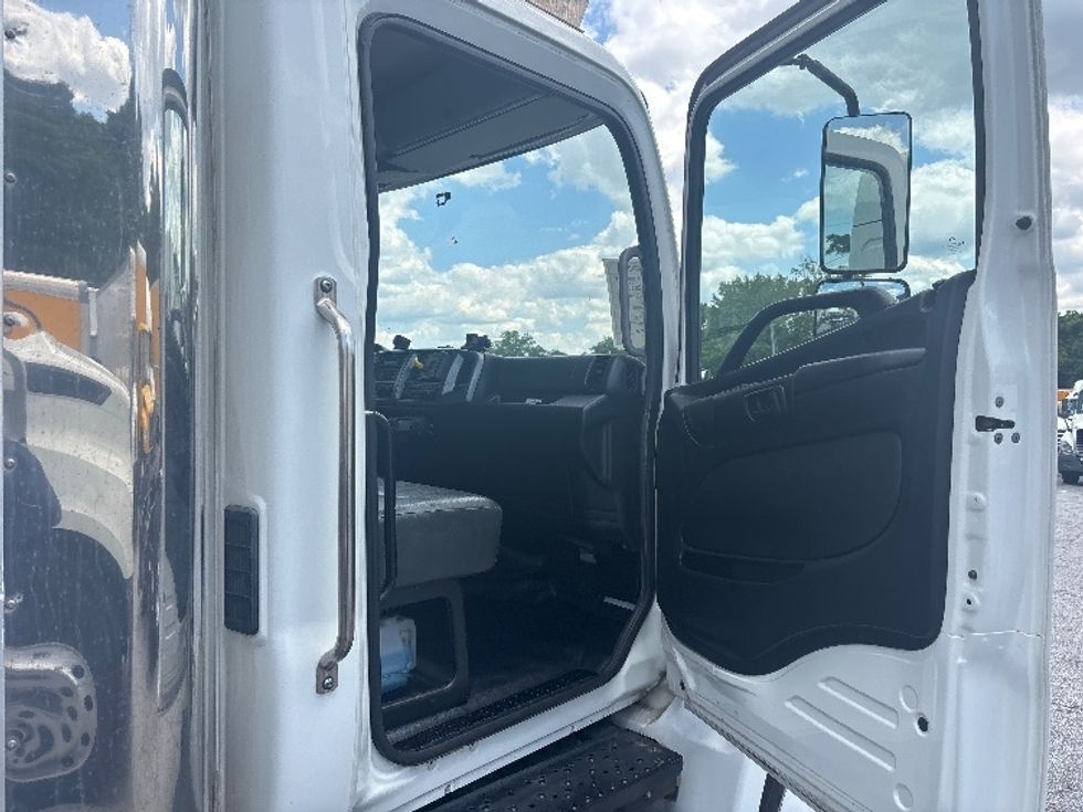 Refrigerated Truck-Light and Medium Duty Trucks-Hino-2019-268-Atlanta (Forest Park)-GA-338,845\n\t\tmiles-$ 25,750 - Image 20