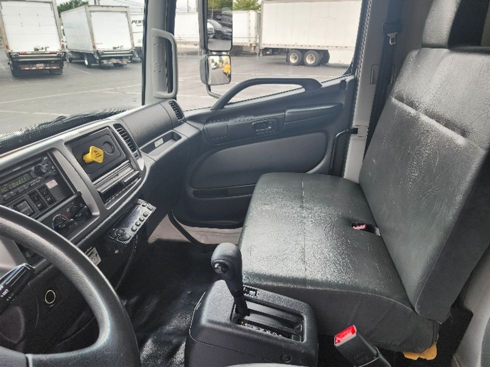 Refrigerated Truck-Light and Medium Duty Trucks-Hino-2019-268-Baltimore-MD-254,426\n\t\tmiles-$ 46,000 - Image 19