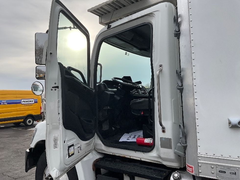 Refrigerated Truck-Light and Medium Duty Trucks-Hino-2019-268-Braintree-MA-162,015\n\t\tmiles-$ 53,000 - Image 16