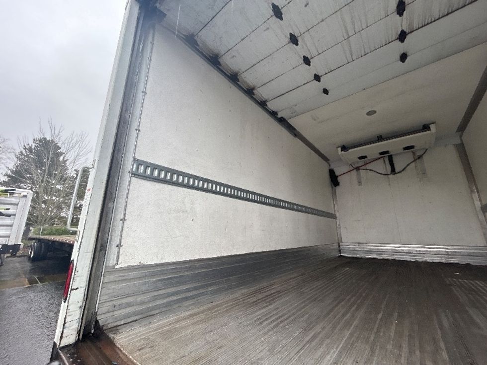 Refrigerated Truck-Light and Medium Duty Trucks-Hino-2019-268-Clackamas-OR-142,229\n\t\tmiles-$ 43,250 - Image 10