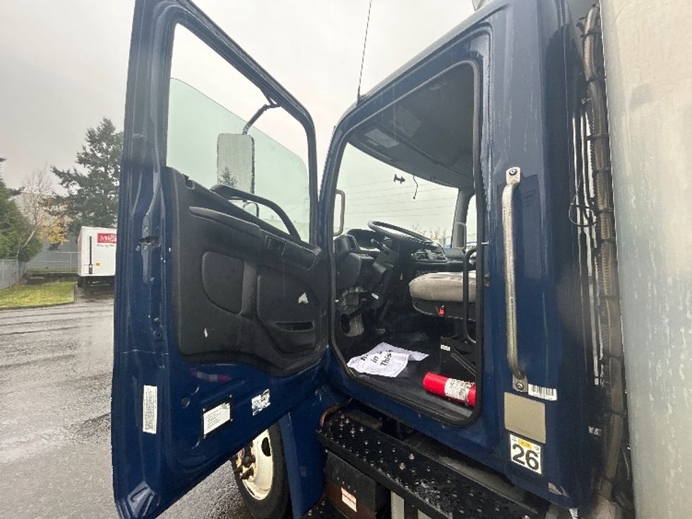Refrigerated Truck-Light and Medium Duty Trucks-Hino-2019-268-Clackamas-OR-142,229\n\t\tmiles-$ 43,250 - Image 15