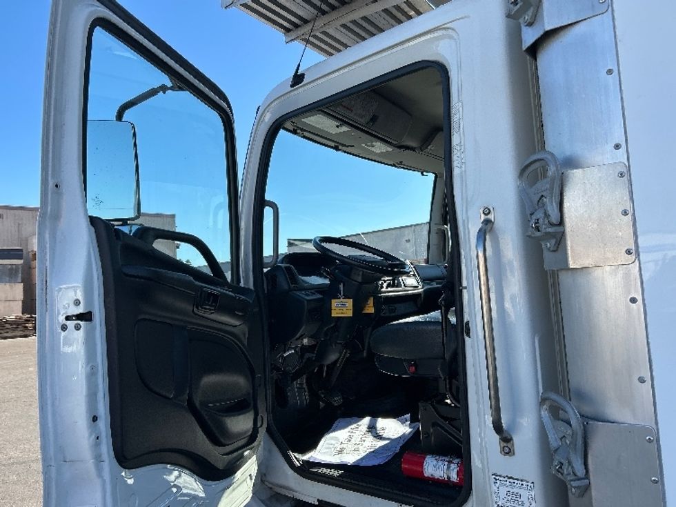 Refrigerated Truck-Light and Medium Duty Trucks-Hino-2019-268-Fontana-CA-104,946\n\t\tmiles-$ 60,000 - Image 16