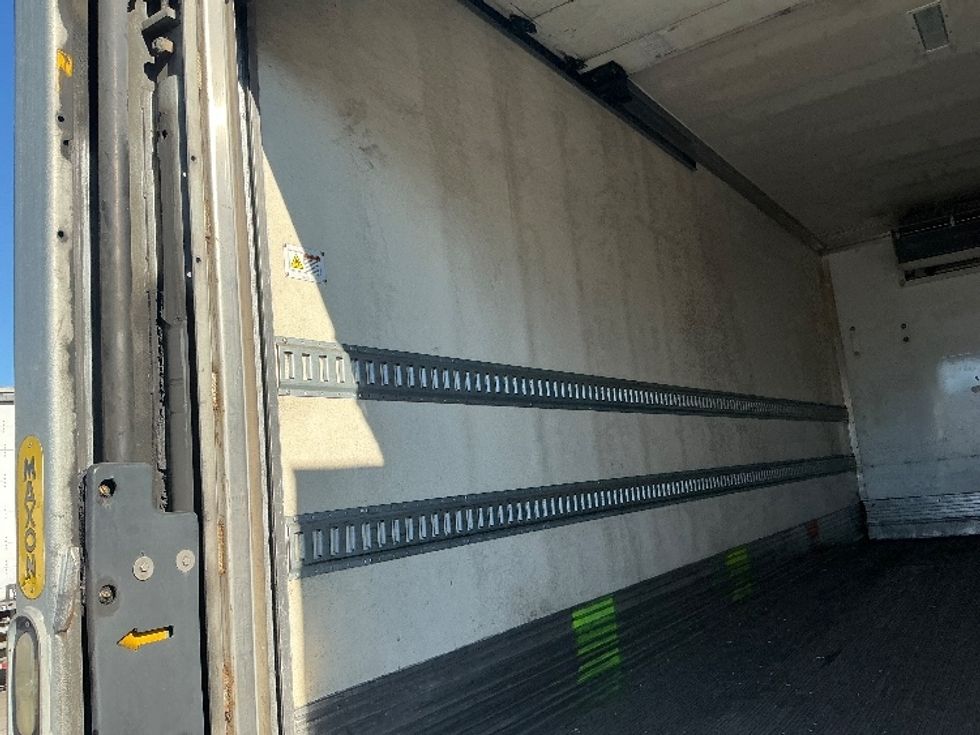 Refrigerated Truck-Light and Medium Duty Trucks-Hino-2019-268-Fontana-CA-168,219\n\t\tmiles-$ 53,250 - Image 11