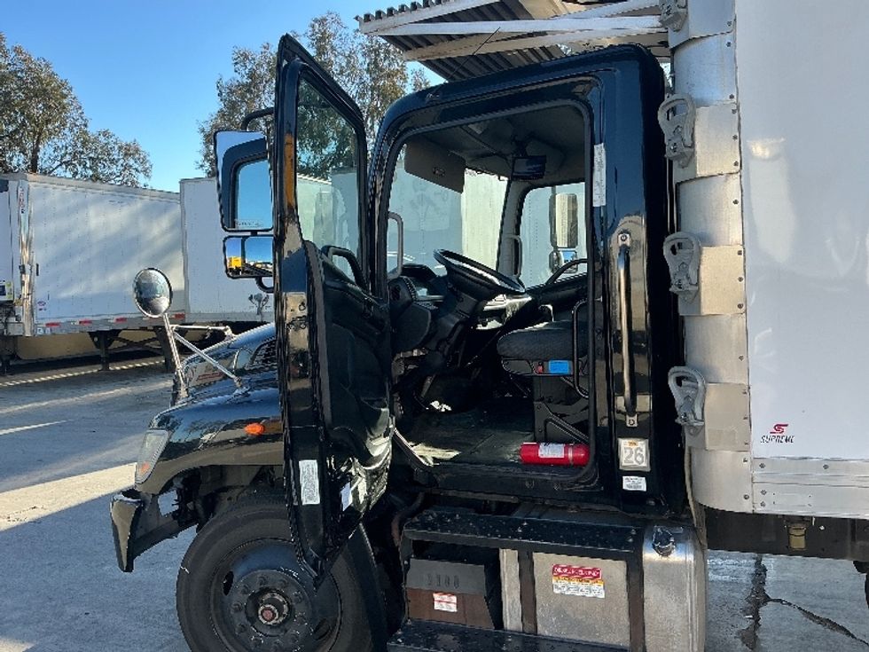 Refrigerated Truck-Light and Medium Duty Trucks-Hino-2019-268-Fontana-CA-168,219\n\t\tmiles-$ 53,250 - Image 16