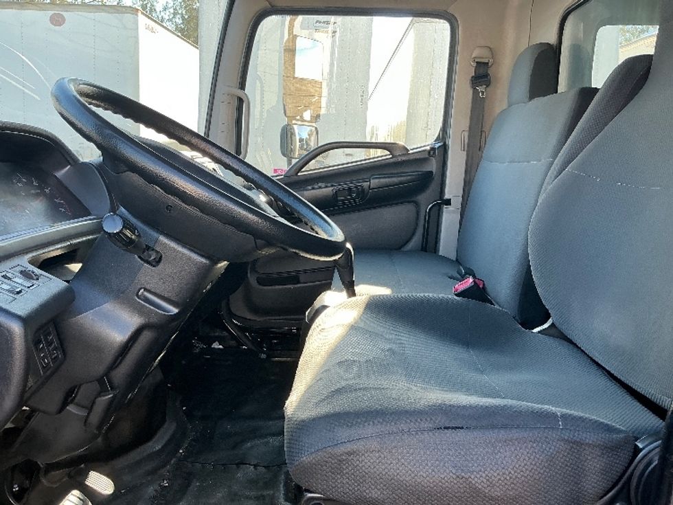 Refrigerated Truck-Light and Medium Duty Trucks-Hino-2019-268-Fontana-CA-168,219\n\t\tmiles-$ 53,250 - Image 19