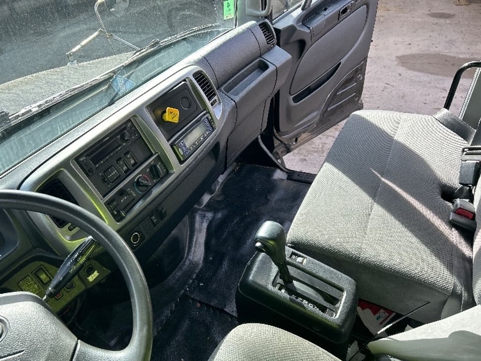 Refrigerated Truck-Light and Medium Duty Trucks-Hino-2019-268-Fontana-CA-187,875\n\t\tmiles-$ 50,500 - Image 18
