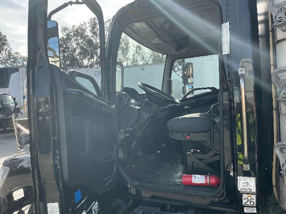 Refrigerated Truck-Light and Medium Duty Trucks-Hino-2019-268-Fontana-CA-265,795\n\t\tmiles-$ 39,750 - Image 16