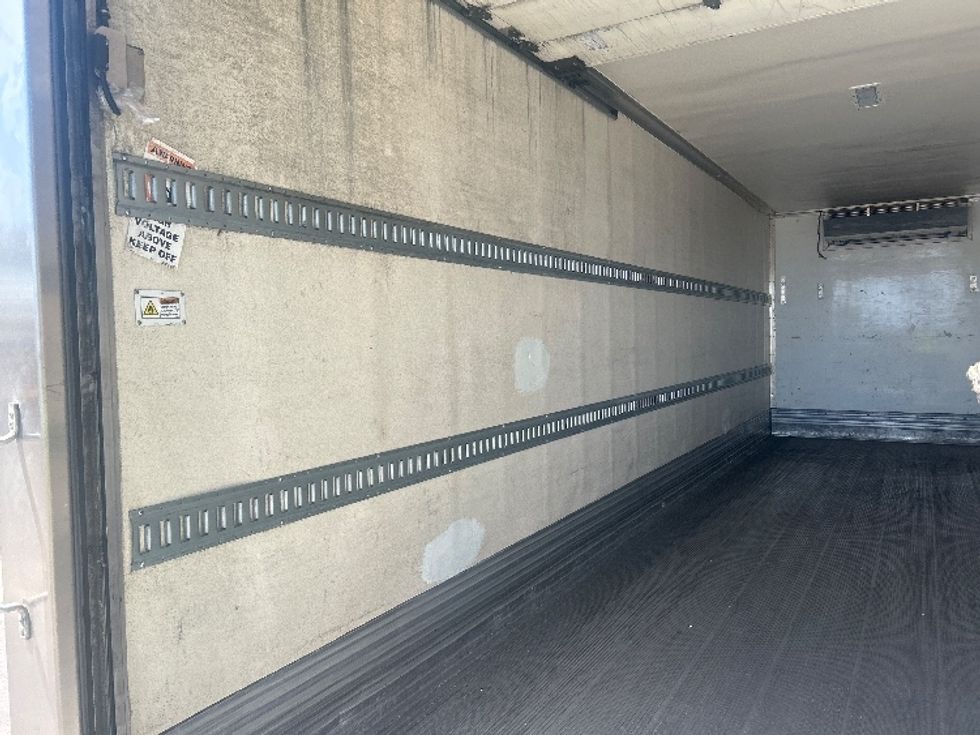 Refrigerated Truck-Light and Medium Duty Trucks-Hino-2019-268-Fontana-CA-317,788\n\t\tmiles-$ 37,750 - Image 11