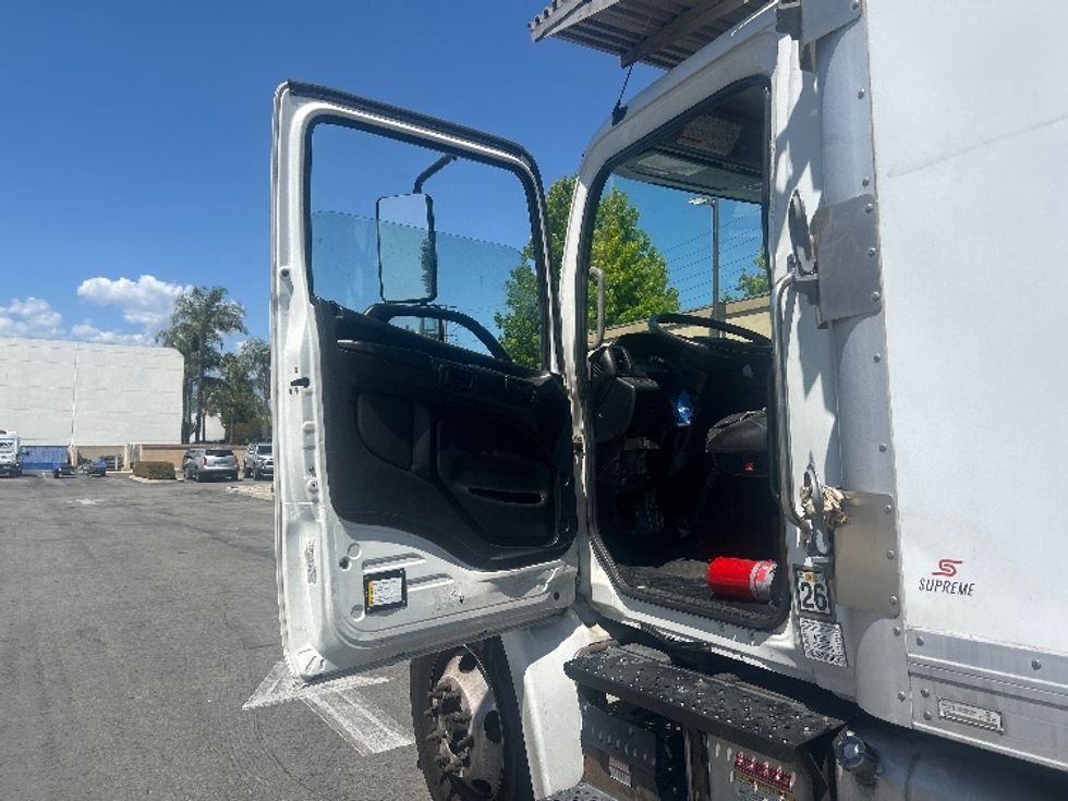 Refrigerated Truck-Light and Medium Duty Trucks-Hino-2019-268-Fontana-CA-317,788\n\t\tmiles-$ 37,750 - Image 16