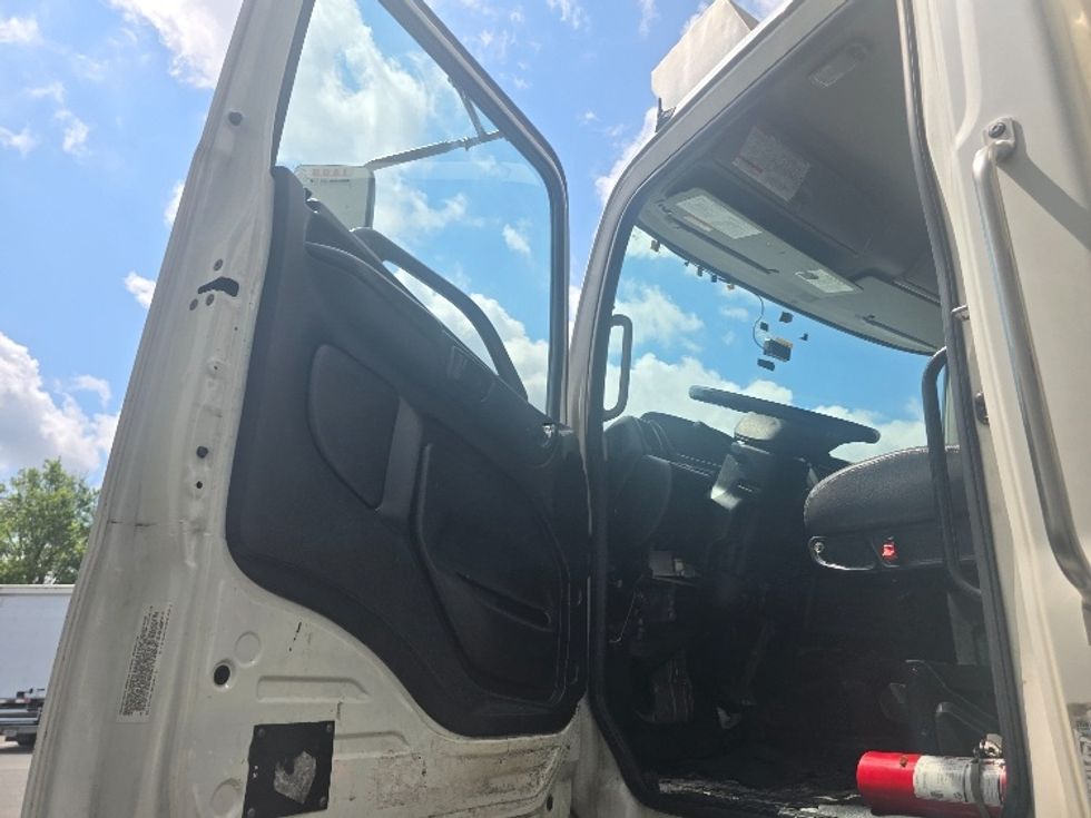 Refrigerated Truck-Light and Medium Duty Trucks-Hino-2019-268-Forest Park-GA-203,769\n\t\tmiles-$ 55,250 - Image 16