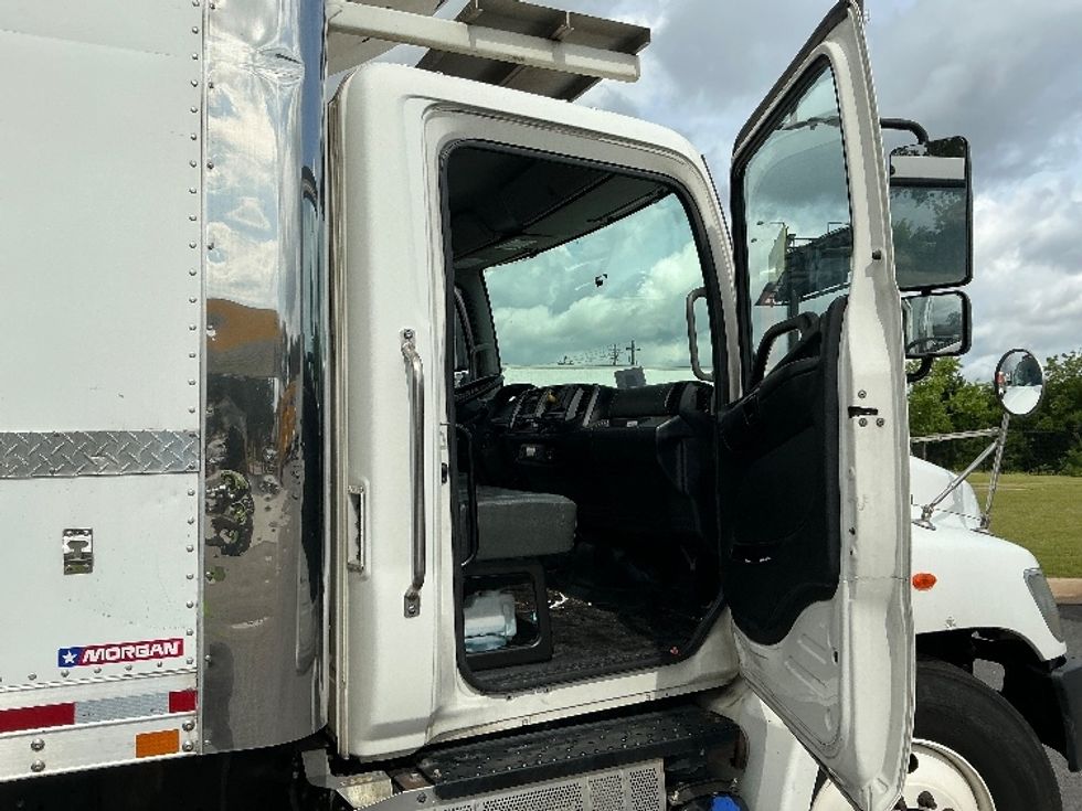 Refrigerated Truck-Light and Medium Duty Trucks-Hino-2019-268-Forest Park-GA-203,769\n\t\tmiles-$ 55,250 - Image 20