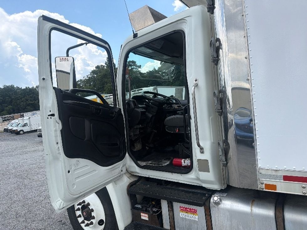 Refrigerated Truck-Light and Medium Duty Trucks-Hino-2019-268-Forest Park-GA-241,746\n\t\tmiles-$ 47,250 - Image 13