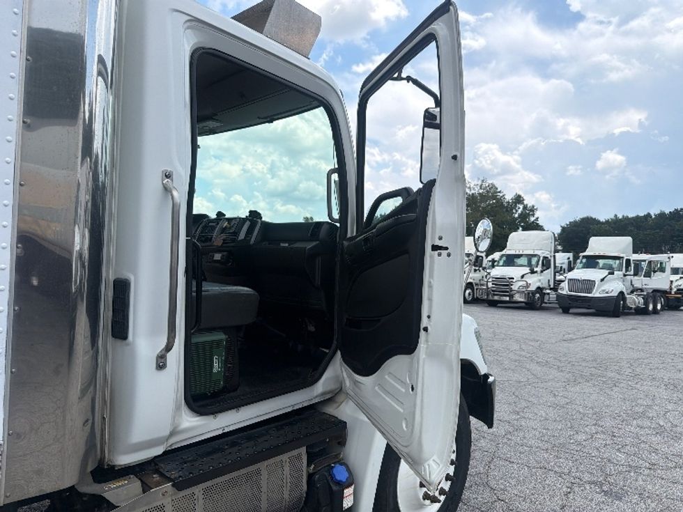 Refrigerated Truck-Light and Medium Duty Trucks-Hino-2019-268-Forest Park-GA-241,746\n\t\tmiles-$ 47,250 - Image 17